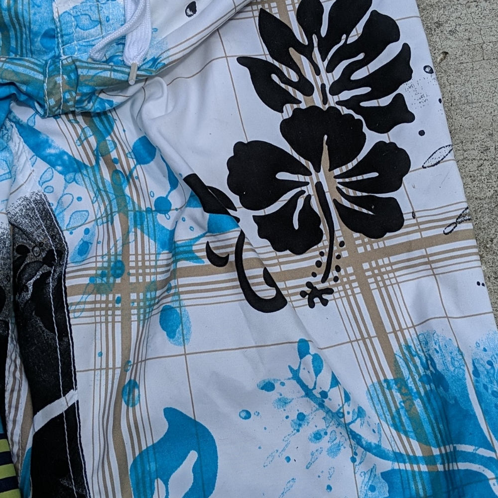 2 Medium Swim Trunks - Picture 5 of 5